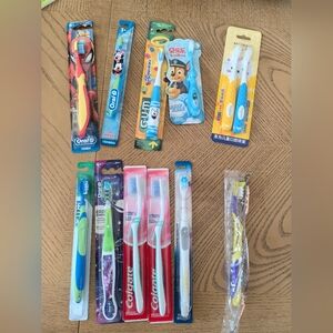 lot of 12 adult and kids baby toddler toothbrush bundle, oral-B, colgate, etc